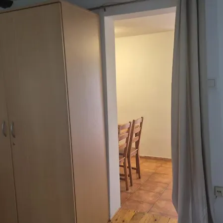 Appartement Kleines Haeuschen Fuer Monteure 2 Zimmer Mit 3 Betten Wlan Und Tv Durchreisende Bitte Auf Anfrage *