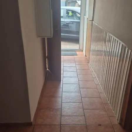 Kleines Haeuschen Fuer Monteure 2 Zimmer Mit 3 Betten Wlan Und Tv Durchreisende Bitte Auf Anfrage