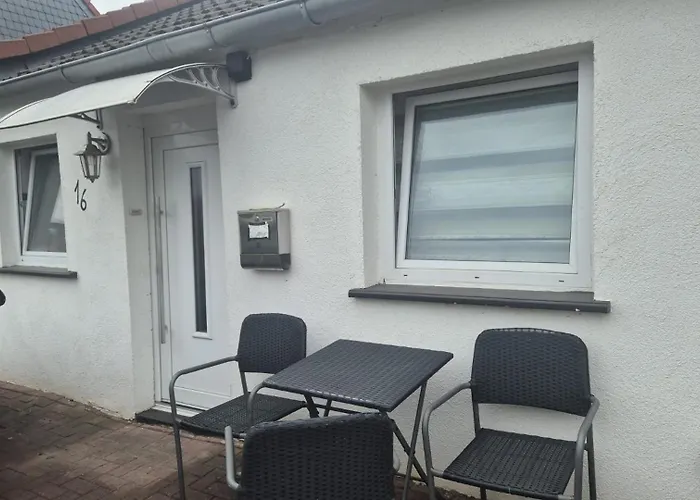 Kleines Haeuschen Fuer Monteure 2 Zimmer Mit 3 Betten Wlan Und Tv Durchreisende Bitte Auf Anfrage Minden (North Rhine-Westphalia)